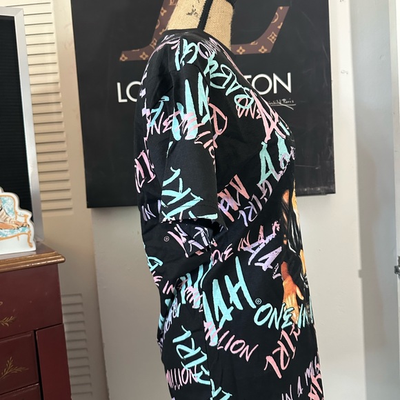 🆕Aaliyah T-Shirt - Picture 9 of 12